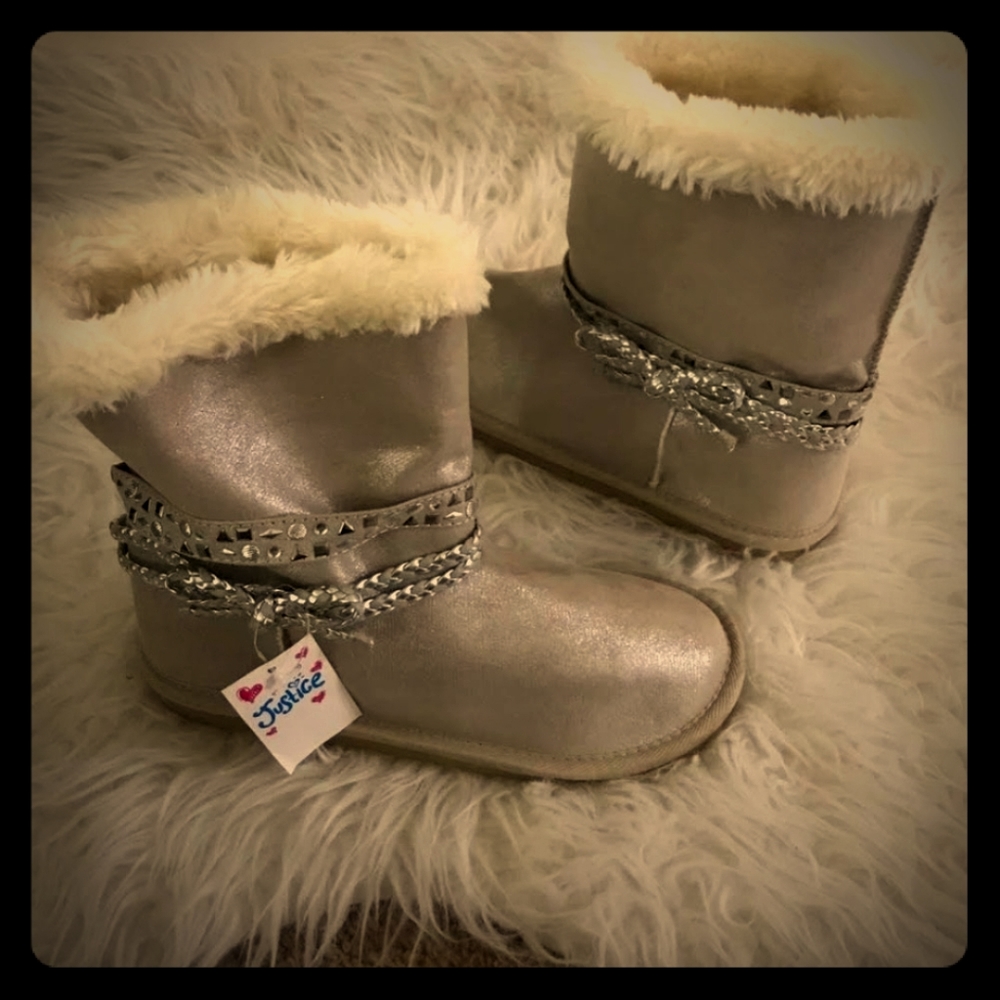 Girls Justice boots with fur.